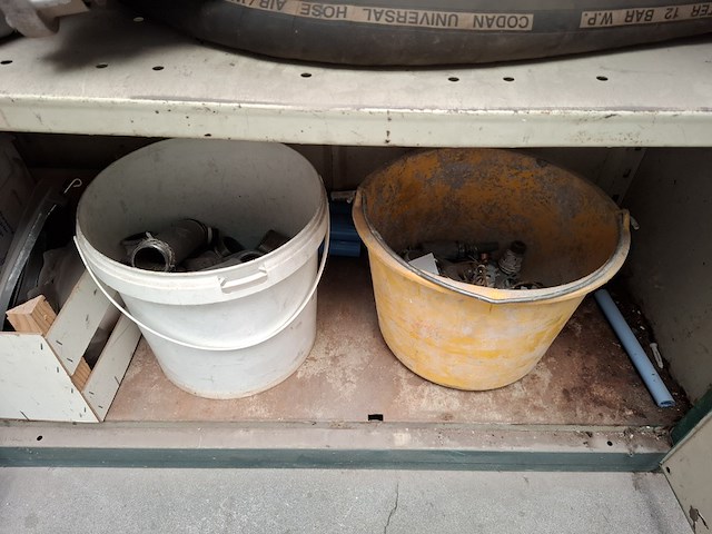 Werkplaatskast met inhoud - afbeelding 3 van  8