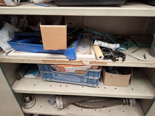 Werkplaatskast met inhoud - afbeelding 5 van  8