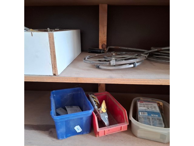 Werkplaatskast met inhoud - afbeelding 25 van  31