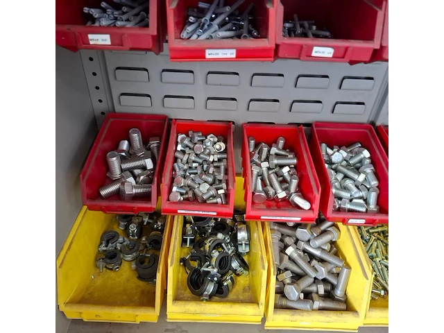 Werkplaatskast met inhoud - afbeelding 5 van  26