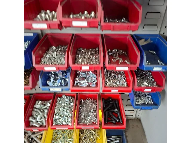 Werkplaatskast met inhoud - afbeelding 10 van  26