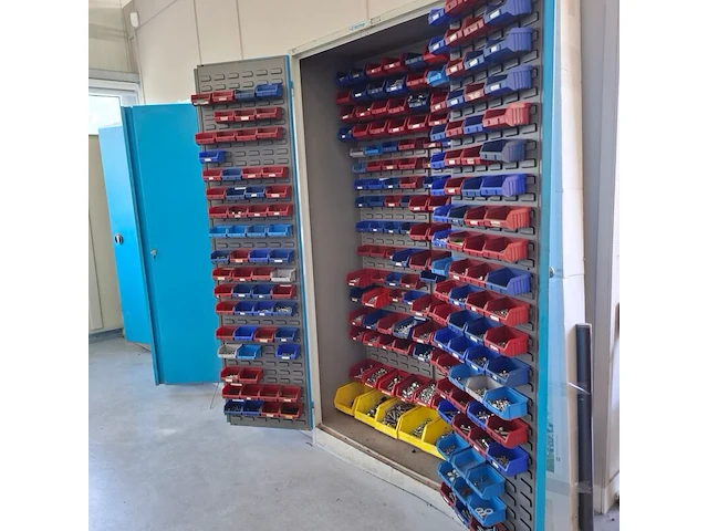Werkplaatskast met inhoud - afbeelding 12 van  26
