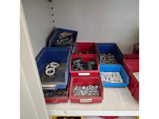 Werkplaatskast met inhoud - afbeelding 2 van  15