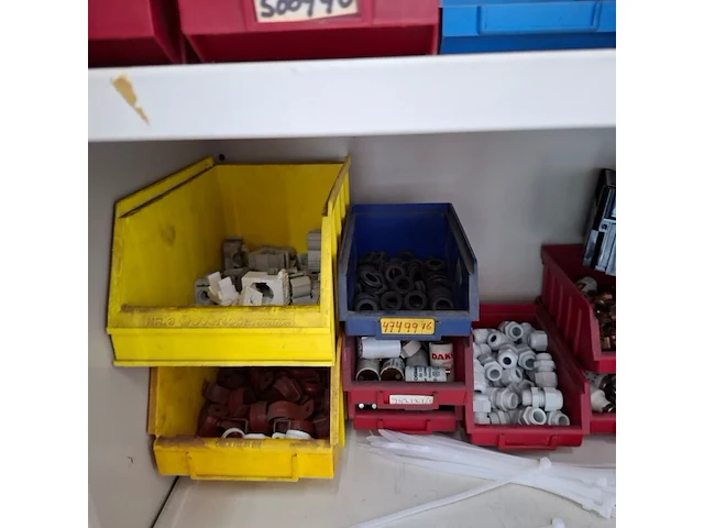 Werkplaatskast met inhoud - afbeelding 3 van  15