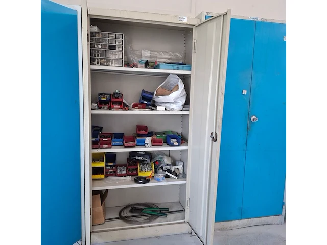 Werkplaatskast met inhoud - afbeelding 1 van  15