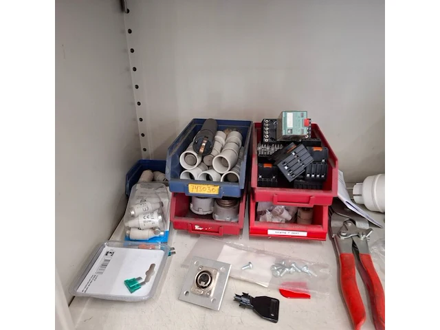 Werkplaatskast met inhoud - afbeelding 11 van  15