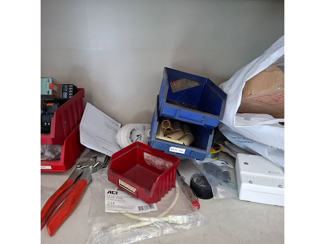 Werkplaatskast met inhoud - afbeelding 12 van  15
