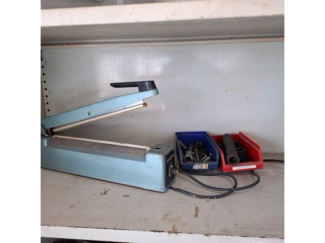 Werkplaatskast met inhoud - afbeelding 3 van  9