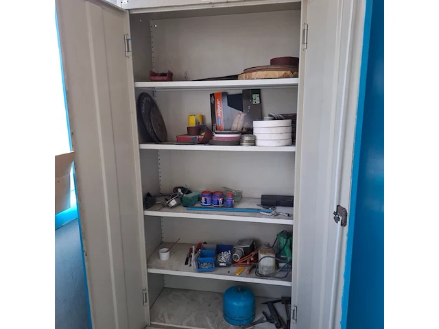 Werkplaatskast met inhoud - afbeelding 1 van  10