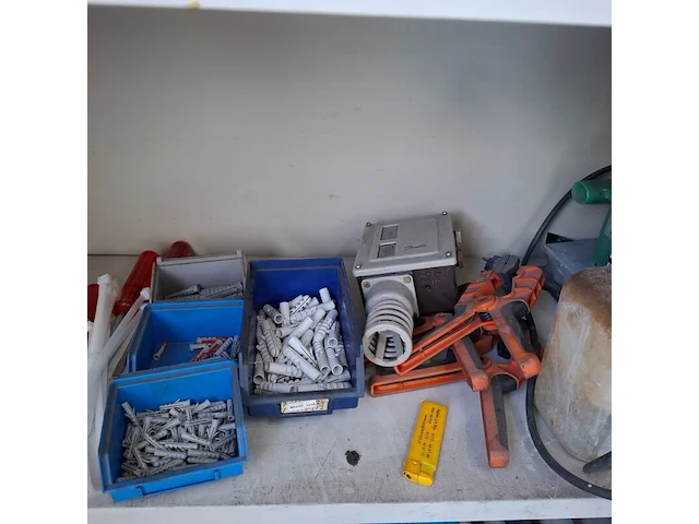 Werkplaatskast met inhoud - afbeelding 8 van  10
