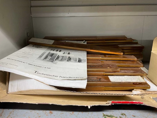 Werkplaatskast met inhoud. - afbeelding 9 van  12