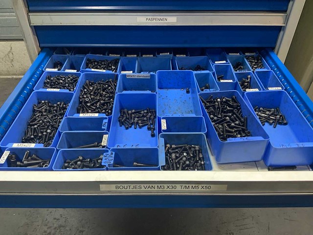 Werkplaatskast met inhoud - afbeelding 4 van  16