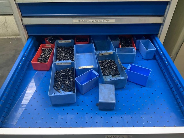 Werkplaatskast met inhoud - afbeelding 5 van  16