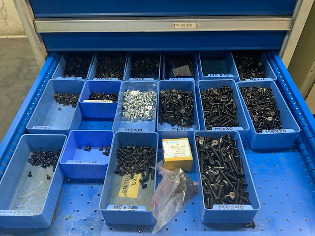 Werkplaatskast met inhoud - afbeelding 6 van  16