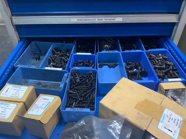 Werkplaatskast met inhoud - afbeelding 7 van  16