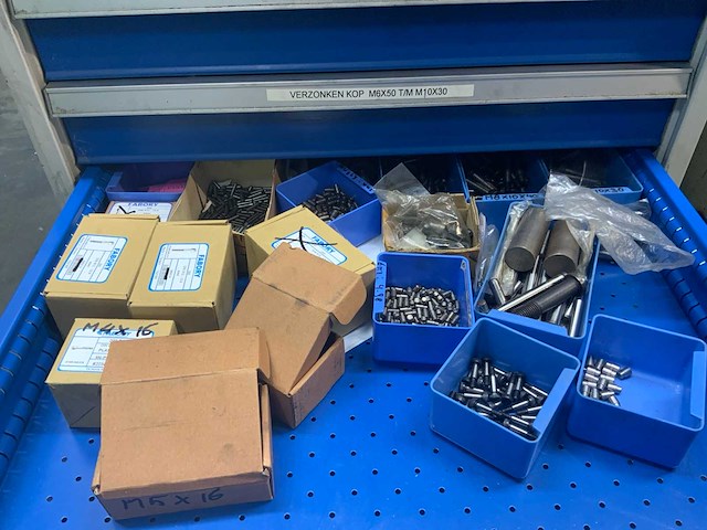 Werkplaatskast met inhoud - afbeelding 8 van  16