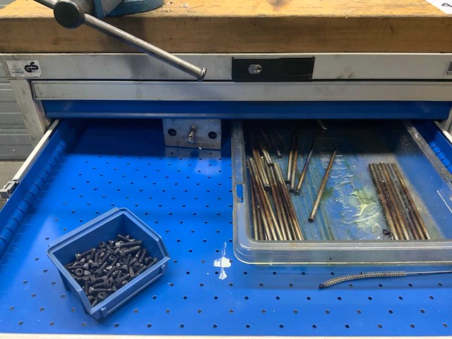 Werkplaatskast met inhoud - afbeelding 15 van  16