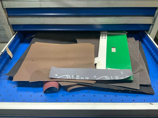 Werkplaatskast met inhoud - afbeelding 16 van  16