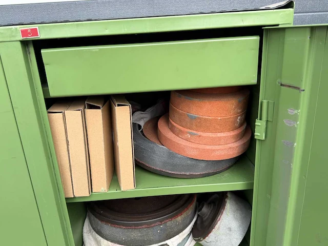 Werkplaatskast met inhoud - afbeelding 3 van  4