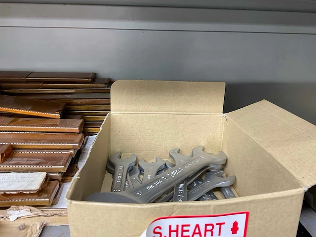 Werkplaatskast met inhoud. - afbeelding 8 van  12