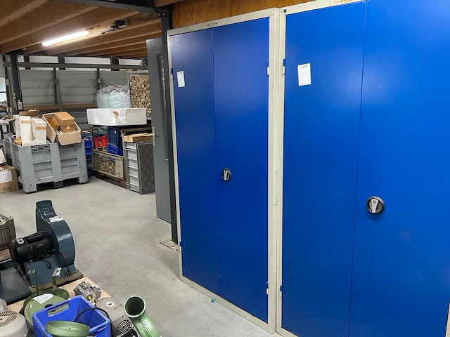 Werkplaatskast met inhoud. - afbeelding 1 van  9