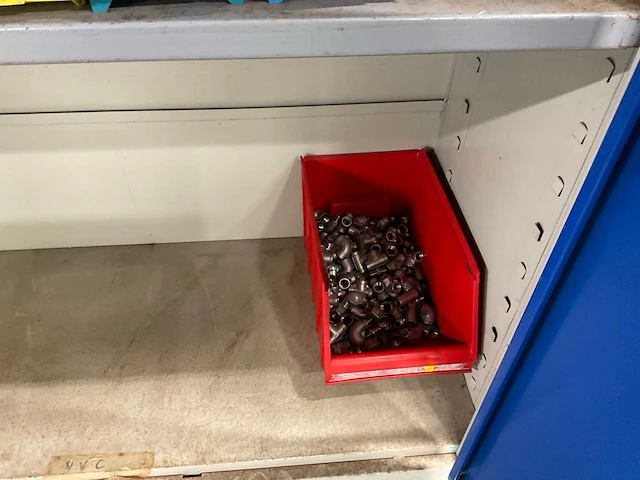 Werkplaatskast met inhoud. - afbeelding 9 van  9