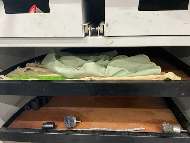 Werkplaatskast met inhoud - afbeelding 4 van  9