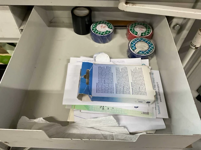 Werkplaatskast met inhoud - afbeelding 5 van  9
