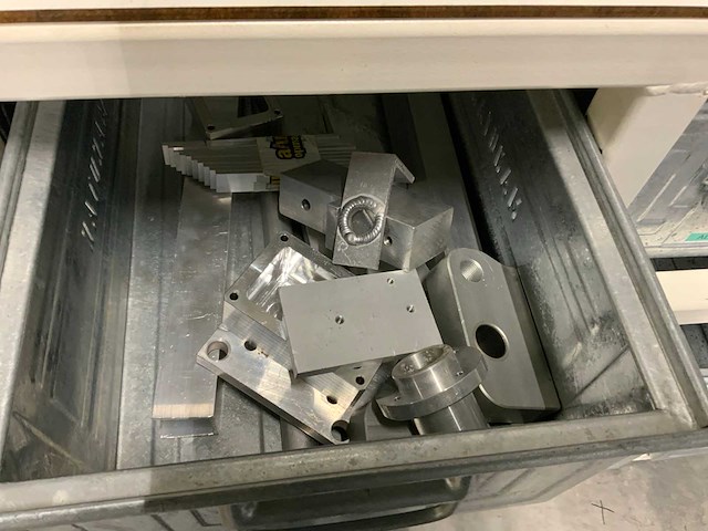 Werkplaatskast voorzien van (rvs, aluminium, kunststof ) voorraad - afbeelding 8 van  10