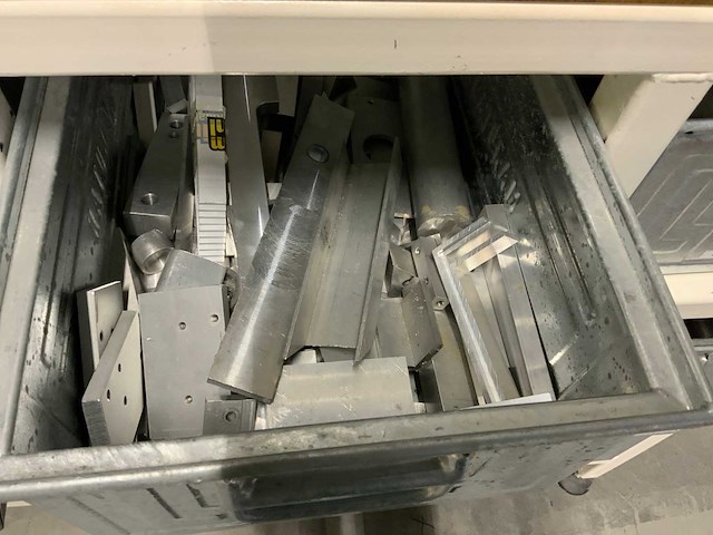 Werkplaatskast voorzien van (rvs, aluminium, kunststof ) voorraad - afbeelding 9 van  10