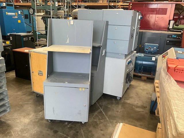 Werkplaatsmeubilair (9x) - afbeelding 1 van  7