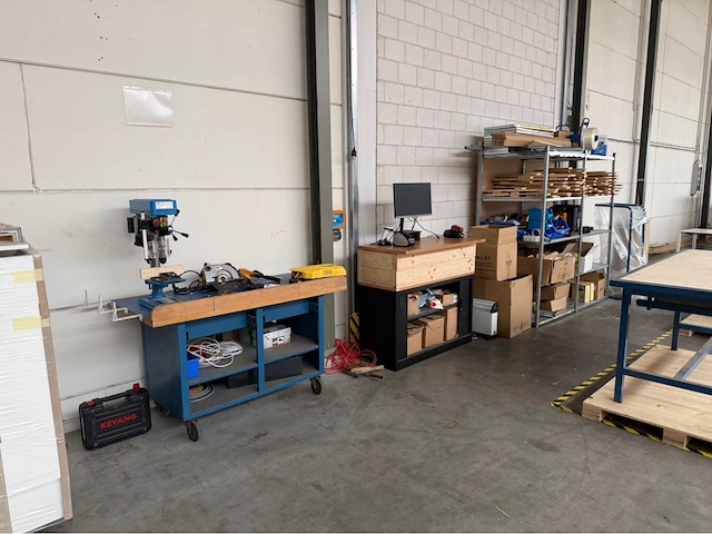 Werkplaatsmeubilair en gereedschappen - afbeelding 2 van  18
