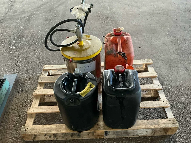 Werkplaatsset met ontvetterbak, olieopvangbak, vatstelling en vetpomp - afbeelding 13 van  17