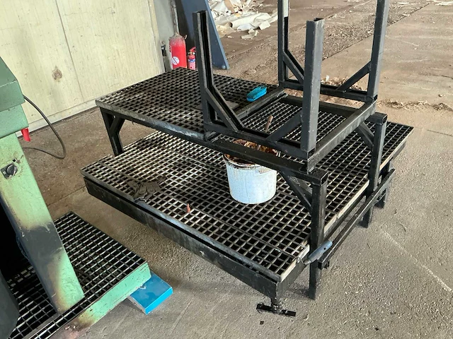 Werkplaatsset met ontvetterbak, olieopvangbak, vatstelling en vetpomp - afbeelding 9 van  17