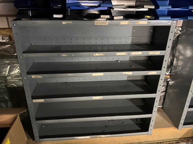 Werkplaatsstelling en kasten (3x) - afbeelding 3 van  5