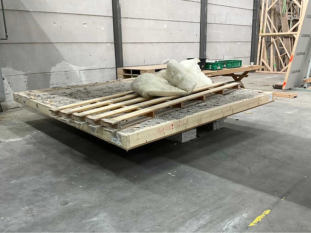 Werkplaatstafel en divers - afbeelding 1 van  4