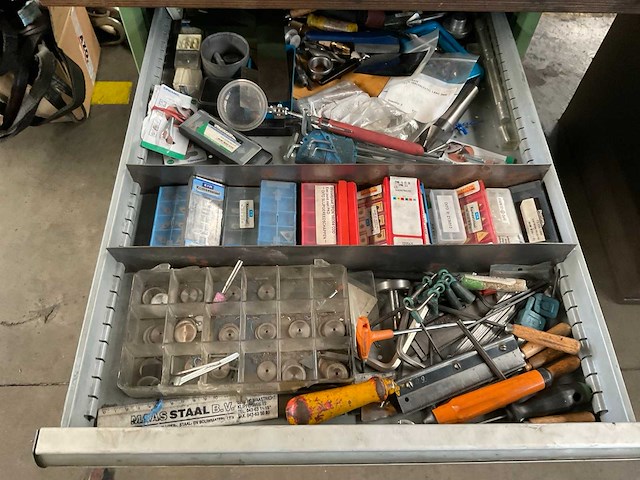 Werkplaatstafel met inhoud (2x) - afbeelding 2 van  15