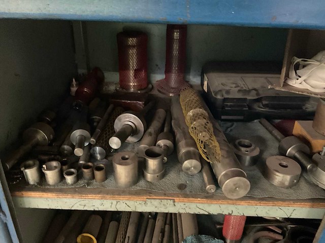 Werkplaatstafel met inhoud (2x) - afbeelding 10 van  15