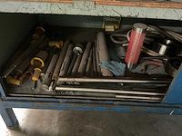 Werkplaatstafel met inhoud (2x) - afbeelding 11 van  15