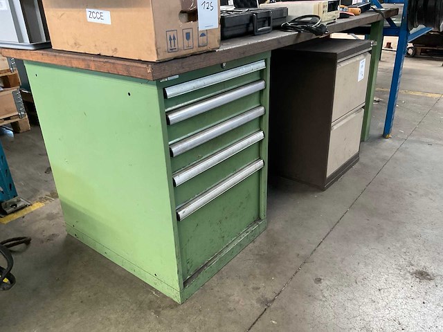Werkplaatstafel met inhoud (2x) - afbeelding 15 van  15