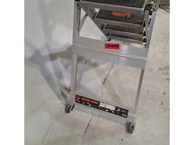 Werkplaatstrap 4 treeds, little giant - afbeelding 3 van  8
