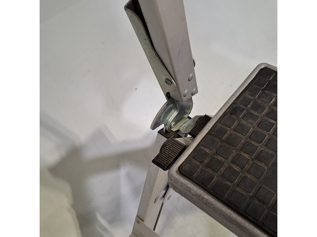 Werkplaatstrap 4 treeds, little giant - afbeelding 4 van  8