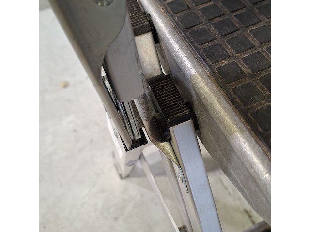 Werkplaatstrap 4 treeds, little giant - afbeelding 5 van  8