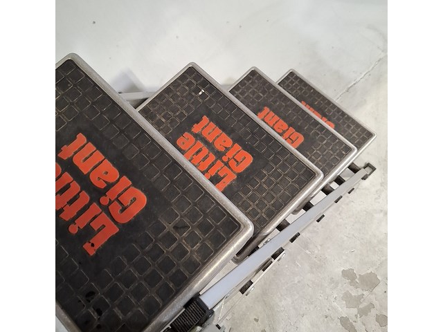 Werkplaatstrap 4 treeds, little giant - afbeelding 7 van  8