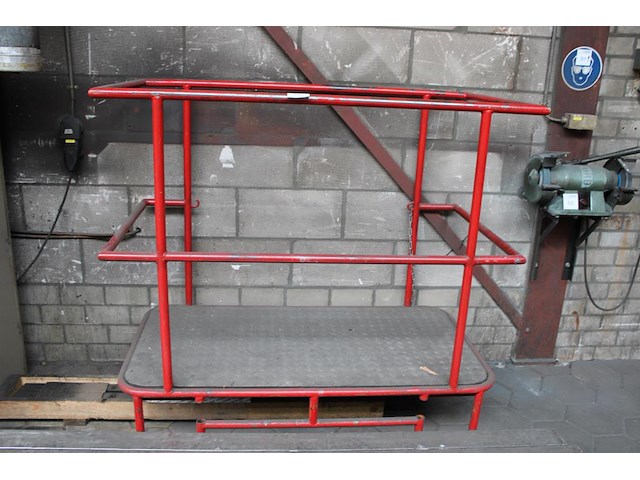 Werkplateau met afmeting ca. 150 x 80 x 144 cm. - afbeelding 1 van  2