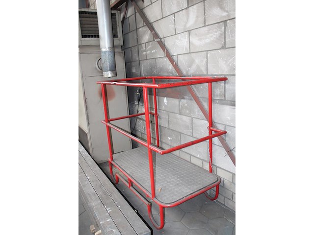 Werkplateau met afmeting ca. 150 x 80 x 144 cm. - afbeelding 2 van  2