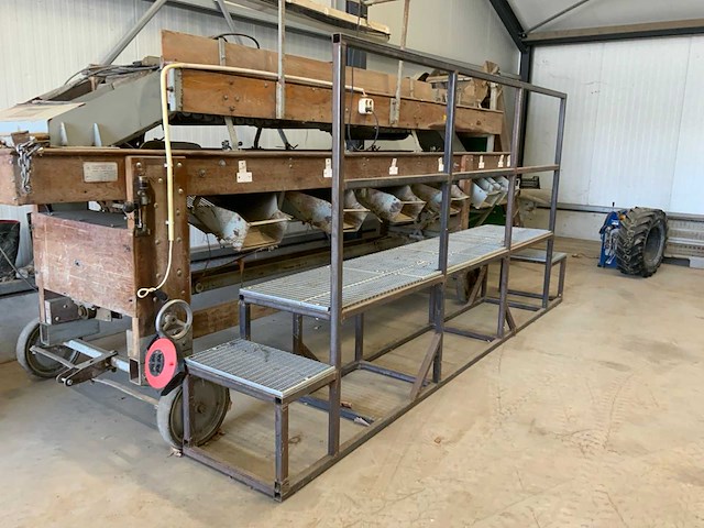 Werkplateau ten behoeve van aardappel sorteermachine - afbeelding 5 van  7