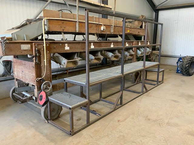 Werkplateau ten behoeve van aardappel sorteermachine - afbeelding 6 van  7