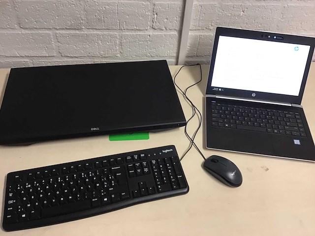 Werkplek 1 monitor en laptop - afbeelding 1 van  4