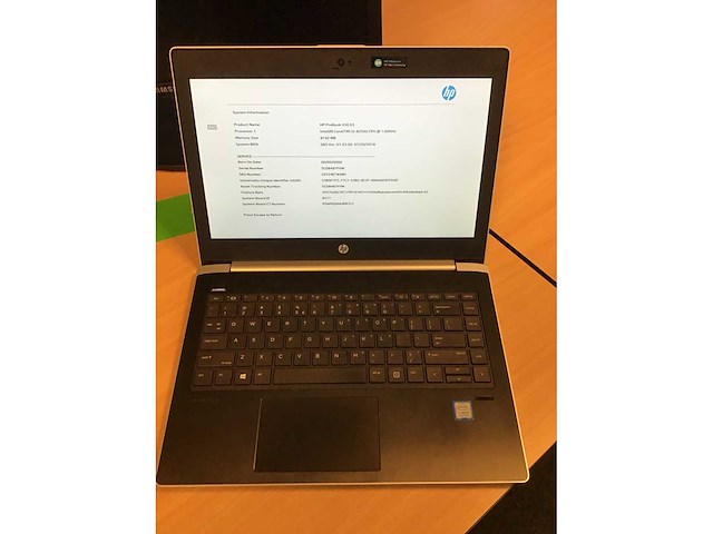 Werkplek 2 monitoren en laptop - afbeelding 2 van  4